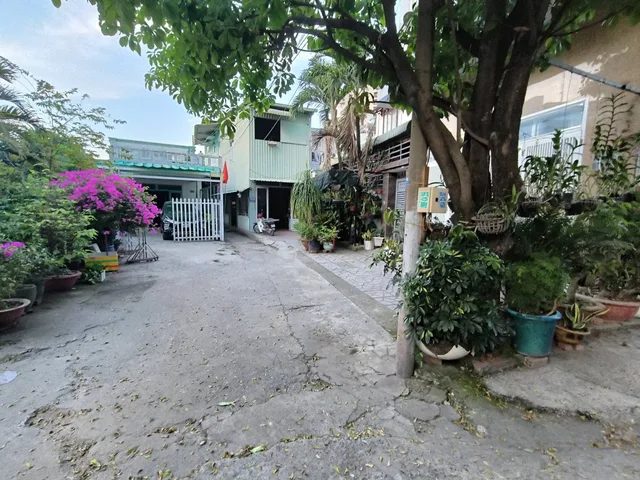 📣ĐỖ XUÂN HỢP-SÂN TRƯỚC NHÀ ĐẬU ĐƯỢC >10 ÔTÔ
✅Đất sát Global City – gần cầu Nam Lý, vào từ cổng Đình Bình Thái
✅DT 194,4m2 - NHÀ CẤP 4 - HXH RỘNG 6M - TIỆN ÍCH XUNG QUANH - AN CƯ AN NINH