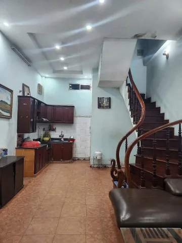 Cho Thuê Nhà Tam Khương - Đống Đa 40M² 4 Tầng 3 Ngủ - Nội Thất CB - 10M Ra Phố - Giá Thuê 12tr