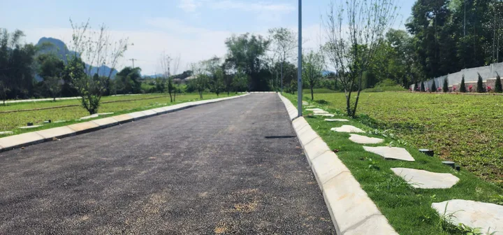 🏡 QUỸ ĐẤT PHỐ CHỢ BÃI XE – NAM THƯỢNG – KIM BÔI – HÒA BÌNH
Cơ hội sở hữu đất trung tâm du lịch nghỉ dưỡng với mức giá cực tốt!