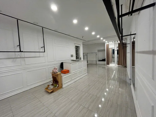CHO THUÊ MĂT BẰNG NGAY TRUNG TÂM QUẬN 1 LÀM SHOP CTY...17TR/TH/65M2. LH:0903649102.
