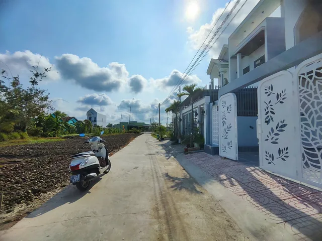 Bán gấp nhà 2 tầng 150m2 đường Hủ Tiếu Cần Giuộc giá rẻ nhà mới ở ngay