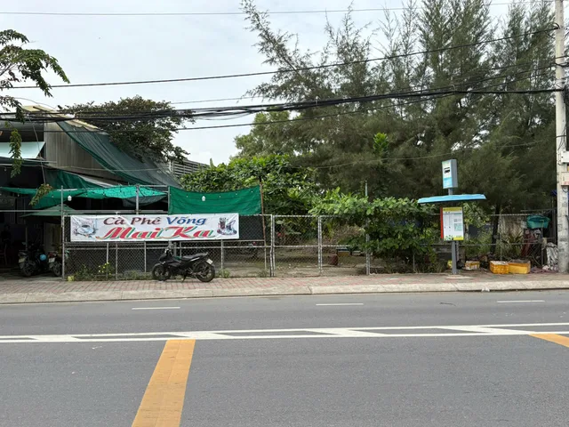 Bán lô đất lớn 2200 m2 mặt tiền Nguyễn Văn Tạo, ngang 20 m nở hậu đẹp