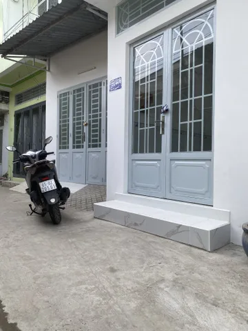 CHO THUÊ DÀI HẠN NHÀ HẺM 2–NGUYỄN VIỆT HỒNG, 4x10, LỘ 3M, PK,PN, Bếp, TOilet, Sân sau