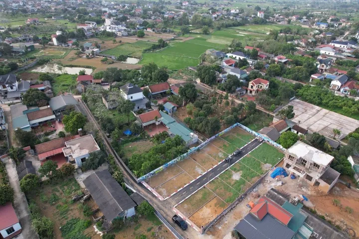 📈 LÔ ĐẤT ĐẸP – CƠ HỘI ĐẦU TƯ TẠI CHƯƠNG MỸ
	•	80m² đất thổ cư
	•	Đường rộng, ô tô đi lại
	•	Khu dân cư đông

💰 Giá hơn 1 tỷ 5XX 

✔ Phù hợp xây nhà
✔ Phù hợp đầu tư giữ tiền

📞 Inbox để xem đất.