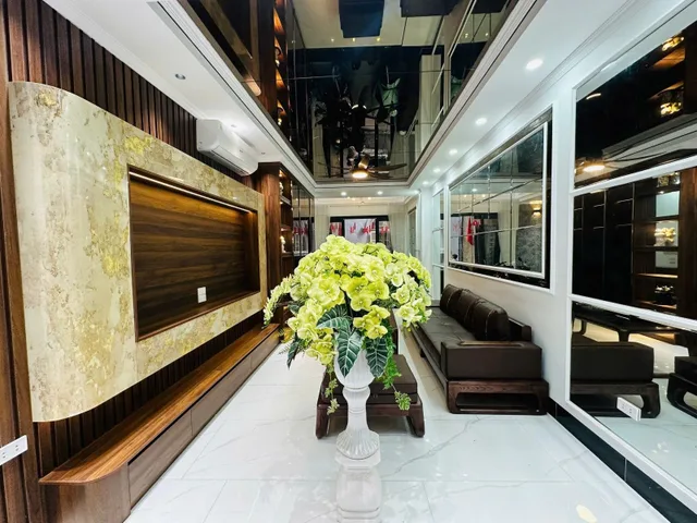 Bán nhà Ngọc Khánh 52m² full thổ cư ngang 4.6m giá 15.9 tỷ tại Đường Ngọc Khánh Phường Giảng Võ (MUA/BÁN BĐS nhắn tin Zalo 0862299066)