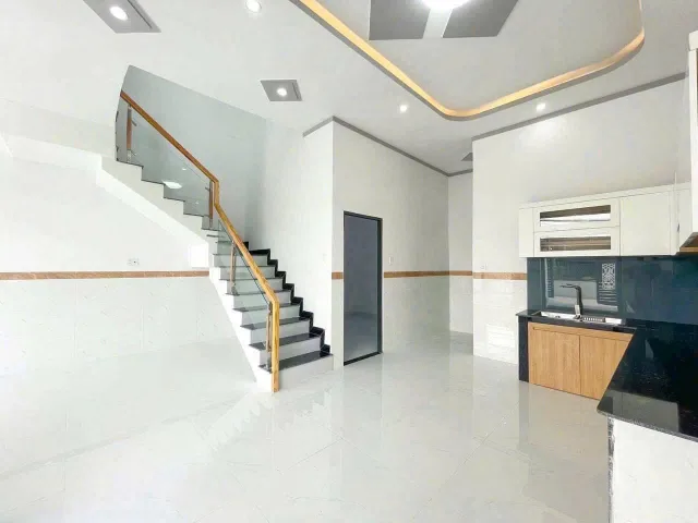Cần bán gấp nhà gần cây xăng Đức Hưng - Đồng Khởi sổ hồng riêng thổ cư 100%.