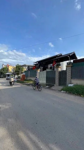 Bán kho xưởng MT đường Đông Thạnh 8-1 xã Đông Thạnh huyện Hóc Môn TPHCM, DT: 2000m2.