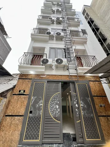 BÁN TÒA NHÀ CHDV ĐƯỜNG GIÁP NHẤT. 90M2 - 8 TẦNG. THANG MÁY. 22 PHÒNG KHÉP KÍN.