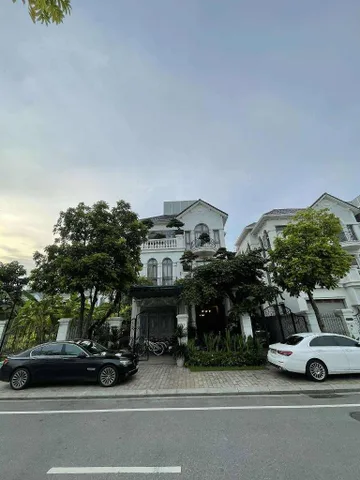 Bán Gấp Biệt Thự 176m² Việt Hưng, Sát Vách Vinhomes Riverside, Vỉa Hè Ô Tô Tránh, Chỉ Việc Xách Vali Đến Ở