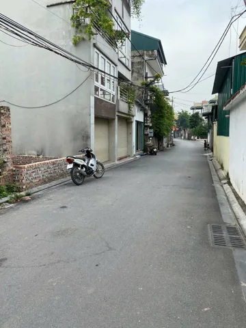 ⚠️ ĐẤT ĐẸP CHƯƠNG MỸ GIÁ 1 TỶ 5XX – KHÁCH XEM LIÊN TỤC

80m² đất đẹp, mặt tiền rộng, ngay trục chính xã.
Khu dân cư đông đúc, tiện ích đầy đủ chỉ vài phút di chuyển.
	•	15 phút tới Bến xe Yên Nghĩa
	•	Gần Đại học Đại Nam và Đại học Phenikaa

📕 Sổ đ