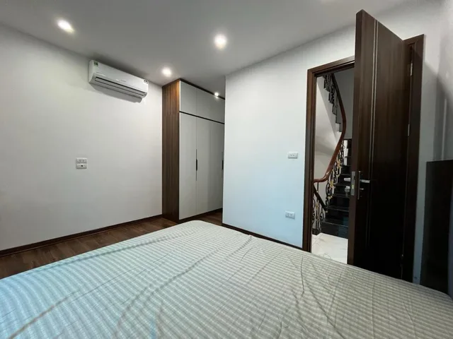 Có nên mua nhà trung tâm hay không, bán căn Đội Cấn đẹp ô tô Đỗ cổng ở ngay