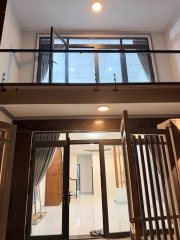 Nhà mặt tiền kinh doanh đường Vạn Hoà , Phường Nha Trang , gần Chợ Đầm gần biển 
Diện tích : 87,4m2 ngang 5,15m