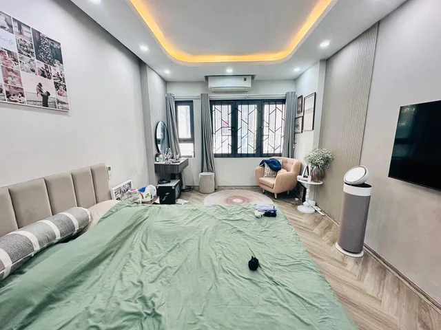 Bán Nhà Tân Mai. Hoàng Mai. 5 Tầng Thang Máy. Ô Tô. DT 74m2. MT 3.7m. Giá 22.4 Tỷ