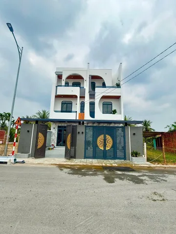 Nhà 2 lầu mới xây dựng mặt tiền Đoàn Thị Nghiệp, Tp Mỹ Tho