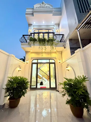 Nhà lầu mới xây dựng Tân Cổ Điển đường xe oto 7 chỗ gần Quảng Trường , Tp Mỹ Tho