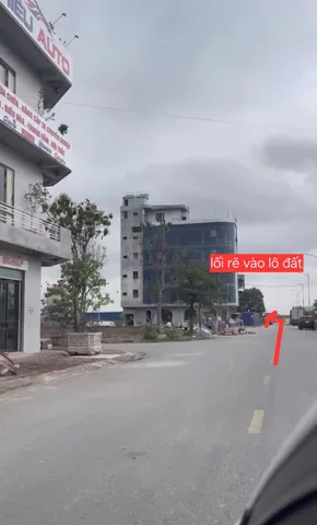 Mặt 5mx18,5 = 92,5 Thị Trấn Vương - Tiên Lữ - Hưng Yên
-Vị trí trung tâm: cách ngã tư Phố Giác 300m - trường học-sân vận động-bể bơi không thiếu một thứ gì 
-Cách khu công nghiệp Ngô Quyền 300 m
-Diện tích 92,5 m -m( mặt bằng chung dao động khoảng 2.65