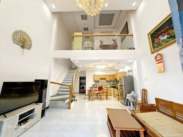 CĂN NHÀ 1 TRỆT 1 LỬNG KHÁ ĐẸP - NHÀ MẶT TIỀN ĐƯỜNG 6M TẠI X. VĨNH THẠNH, TP. NHA TRANG
👉 Nhà gần chợ Ga - trường học, khu vực đông dân cư