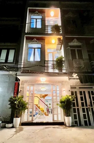 Hạ giá còn 4tỷ 450 sở hữu nhà 34m² đường Nguyễn Đình Chiểu, P4, Q3. Xây 3 tầng