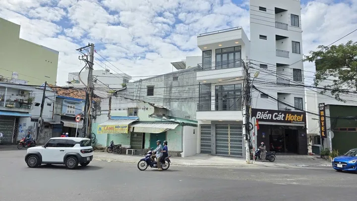 Nhà 3 Tầng Ngay Vòng Xoay Lê Hồng Phong, Đồng Nai, Đường số 13 Thuận tiện kinh doanh