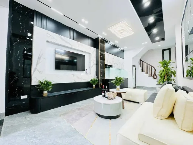 Bán Nhà Khương Trung - Giá 8.95 Tỷ - DT 35m x 4 Tầng, Sát Trường C1,C2 Nguyễn Trãi, Gần Ngã Tư Sở, Royal City