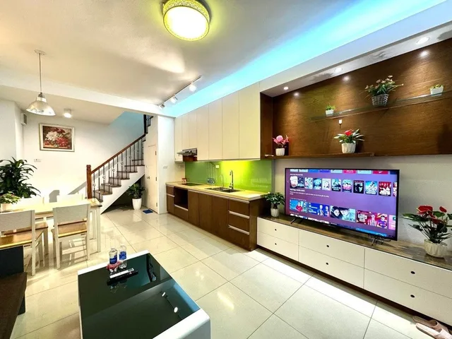 BÁN NHÀ BỒ ĐỀ, LONG BIÊN - 7 TỈ - Ô tô đỗ gần - Nhà dân xây chắc chắn - Full nội thất