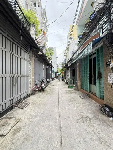 Hẻm xe tải - Bùi Thế Mỹ (Tân Bình) - Nhà nát (bán đất)