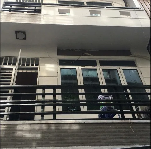 Đường Láng- Chị Thuỳ Gửi Bán Nhà Mặt Ngõ Ô Tô Tránh- Lô Góc 3 Mặt Thoáng- View Hồ- Kinh Doanh Sầm Uất- 43/48M2-5T- Mt Mơ Ước