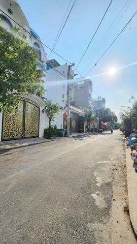 NHỈNH 5T _ ĐẤT PHÂN LÔ KHU NHÀ GIÀU_ LINH TRUNG _RA XA LỘ HN METRO 2P