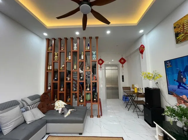 TÀI CHÍNH NHỈNH 7 TỶ NHÀ CÓ THANG MÁY 5 TẦNG, HÀNG XÓM VINHOMES RIVERSIDE