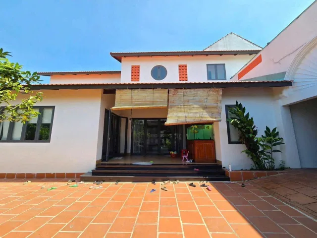 🔥 BÁN KHUÔN ĐẤT HƠN 1.400m² – LONG BÌNH (HỐ NAI CŨ) 🔥

📍 Vị trí đẹp, khu dân cư hiện hữu thuộc Phường Long Bình – đường sá thuận tiện, dễ di chuyển

🏡 Tổng diện tích: hơn 1.400m² (có thổ cư)
🔹 Nhà Thái mái ngói ~300m² – thiết kế thoáng, 4 phòng ngủ
