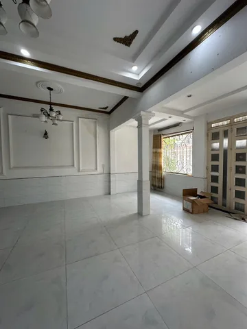 Nhà đẹp - giá tốt ở ngay đường 8m Nguyễn Văn Đậu (4x17m) - 5 tầng cứng cáp, xe hơi đỗ trong nhà.