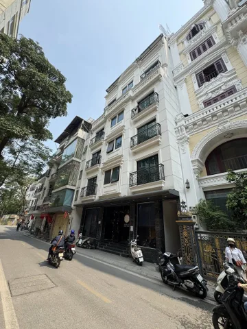 BÁN TÒA APARTMENT LINH LANG, HN - DÒNG TIỀN ĐỈNH DT 109m2 x 9T. DT 2,4 TỶ/NĂM