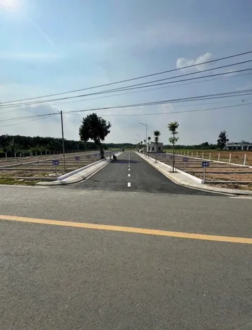 Chỉ 300tr  sang tên công chứng ngay, giá còn bớt cho anh chị thiện chí
LH: 0889999729 em xem đất trực tiếp