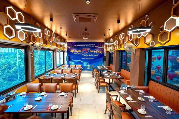 - Bán nhà MP. Ngay TT Đống Đa. KD sầm uất, mặt tiền quyền lực. DT 293m 3 tầng MT 12m. Đang sẵn dòng tiền 200tr/ tháng. Chào bán 174,8 tỷ