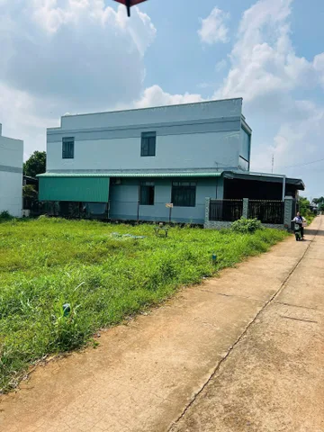 KẸT TIỀN SANG GẤP 440M2 ĐẤT GẦN CHỢ, TRƯỜNG HỌC, KCN DÂN ĐÔNG GIÁ 385TR
