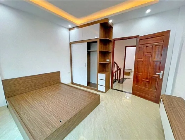 Bán nhà mặt phố Hồng Hà, 18,6 tỷ, 112m2, 5PN, 4WC, pháp lý đầy đủ