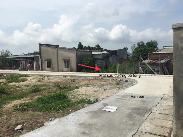 Bán 235,2 m đất hai mặt tiền đường nhựa