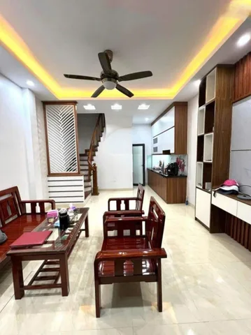 Cho Thuê Nhà Ngõ 43 Trung Kính - Cầu Giấy 35M² 5 Tầng 3 Ngủ - Nội Thất CB - Giá Thuê 16tr