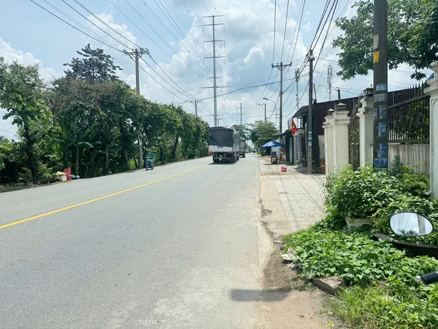 Bán nhà 1041m² có sẵn 274m² thổ cư ngang 15m giá 26 tỷ tại Đường Thanh Niên Xã Xuân Thới Sơn