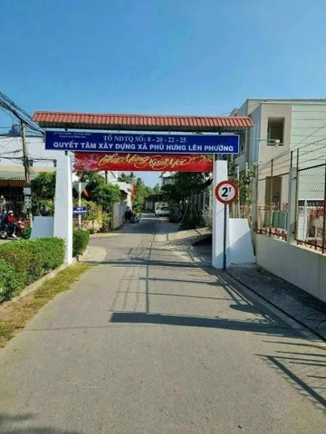 NHÀ GÓC 2 MẶT  ĐƯỜNG HẺM ĐỐI DIỆN PHÒNG CSGT