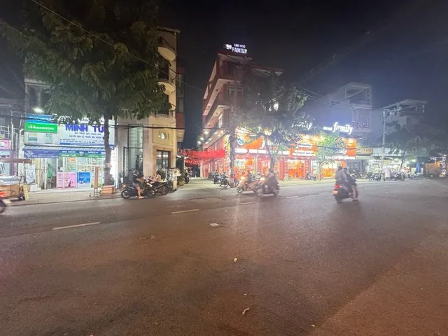 BÁC SĨ MINH ĐỊNH CƯ ÚC - GỬI BÁN GẤP "SIÊU PHẨM" MẶT PHỐ NGANG 8M - TỐNG VĂN HÊN TÂN BÌNH - 5 TỶ TL