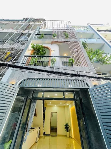 Nhà bán sổ hồng riêng quốc lộ 13, 3 tầng nhà mới,
