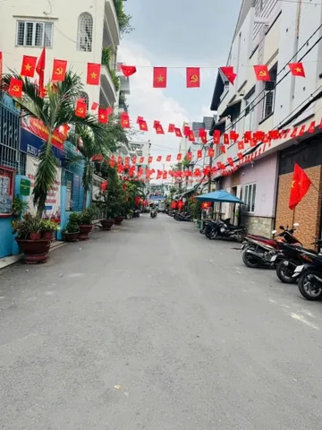 Chủ cần tiền bán gấp nhà ở Trường Sa, phường 14 Quận 3. Giá 3,4 tỷ. Diện tích: 45,6m2. SHR- HXH