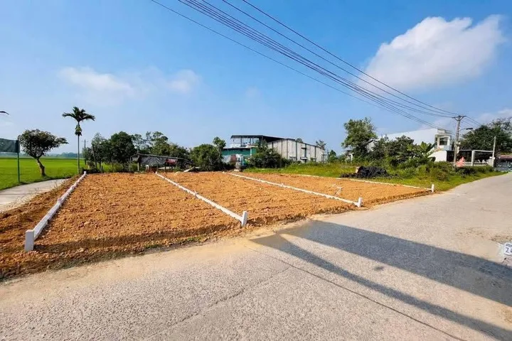 Bán lô góc 2 mặt tiền, đường 7m5 , giá chỉ 9xxtr