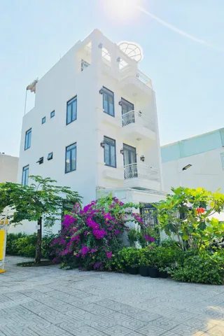 Nhà Góc 2 Mặt Thoáng Đẹp, Gần Chợ Lò Lu  – 4 Tầng, 4PN – Giá 8.9 TỶ