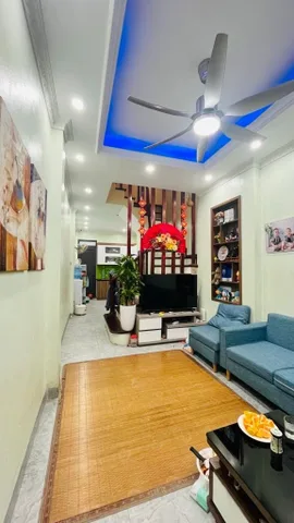 nguyễn đình hoàn cầu giấy 35m x4 tầng 9,3 tỷ 30m ô tô tránh,ngõ thông