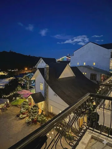 Khách sạn 5 tầng view đồi thông cực đẹp Phường Lâm Viên( P9 cũ ) Đà Lạt
