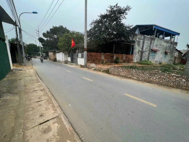🔥 Giá này hiếm – lô đất 80m² có đường ô tô tránh

👉 Diện tích: 80m² – vuông vắn, dễ xây
👉 Đường trước đất: 2 ô tô tránh nhau thoải mái
👉 Khu dân cư đông, ở luôn được

📍 Gần chợ, trường học, tiện ích đầy đủ
📍 Di chuyển ra đường lớn chỉ vài phút

💰