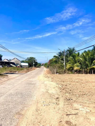0938113403 Bán đất 201.6m² có sẵn 60m² thổ cư ngang 7m giá 800 triệu tại Xã Hòa Trí Z405
