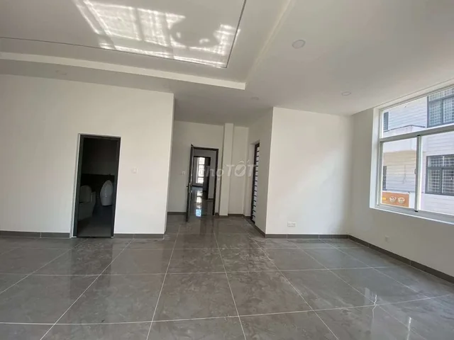 CHO THUÊ CĂN GÓC 3 MẶT TIỀN ĐỒNG KHỞI, TPM